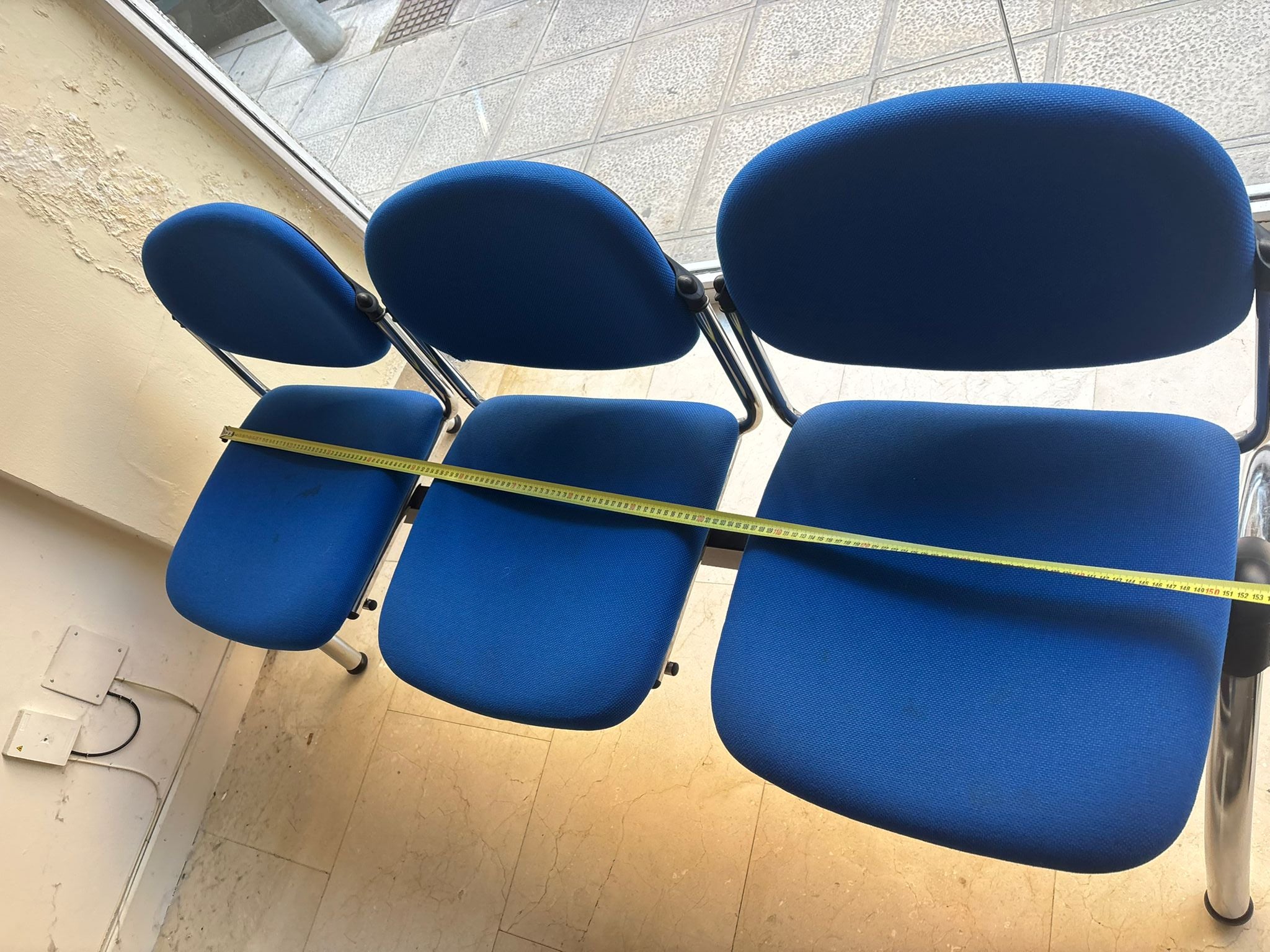 Bancada de Espera 3 Plazas Azul Tapizada - Liquidación por Jubilación