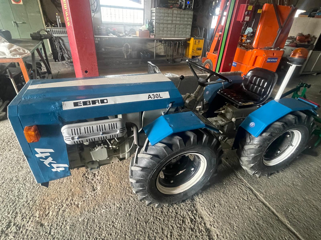 Pack tractor EBRO A30L 4x4 restaurado + cultivador 5 brazos
