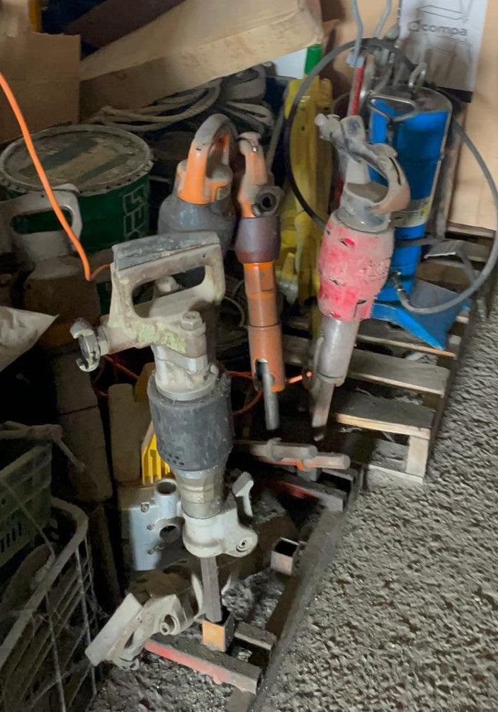 Lote de martillos neumáticos profesionales Atlas Copco para demolición