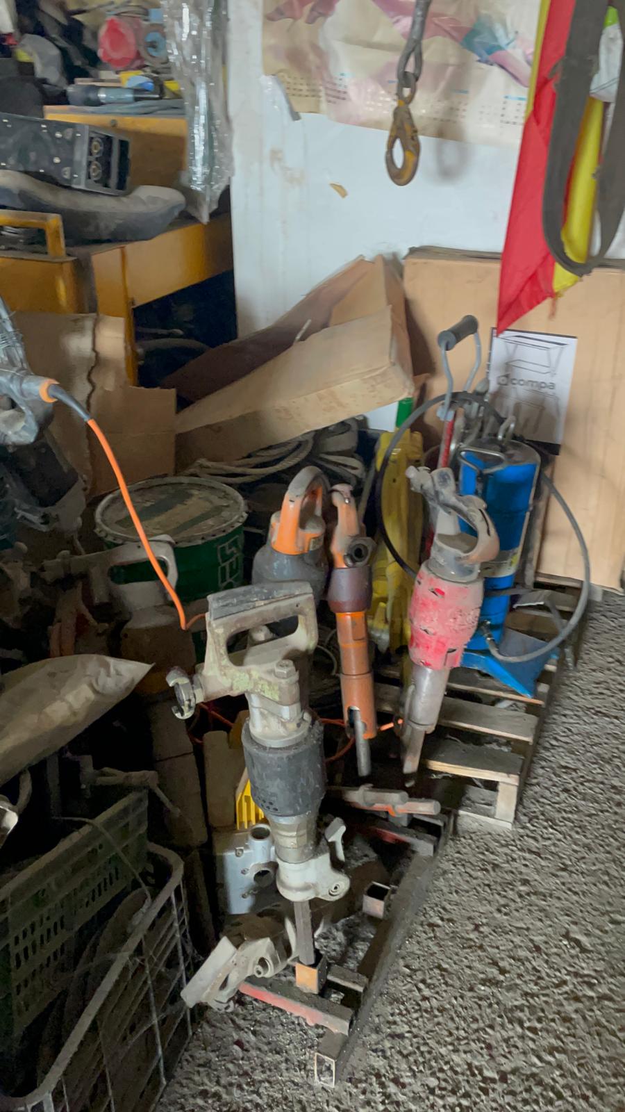 Lote de martillos neumáticos profesionales Atlas Copco para demolición