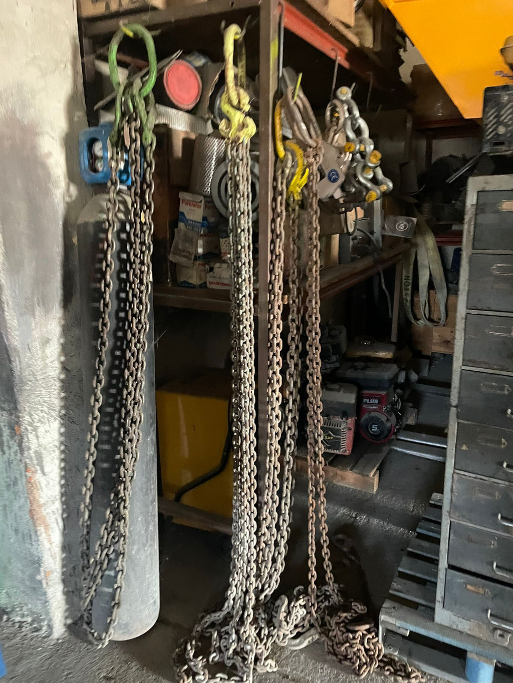 Lote completo de equipamiento industrial de elevación y tracción