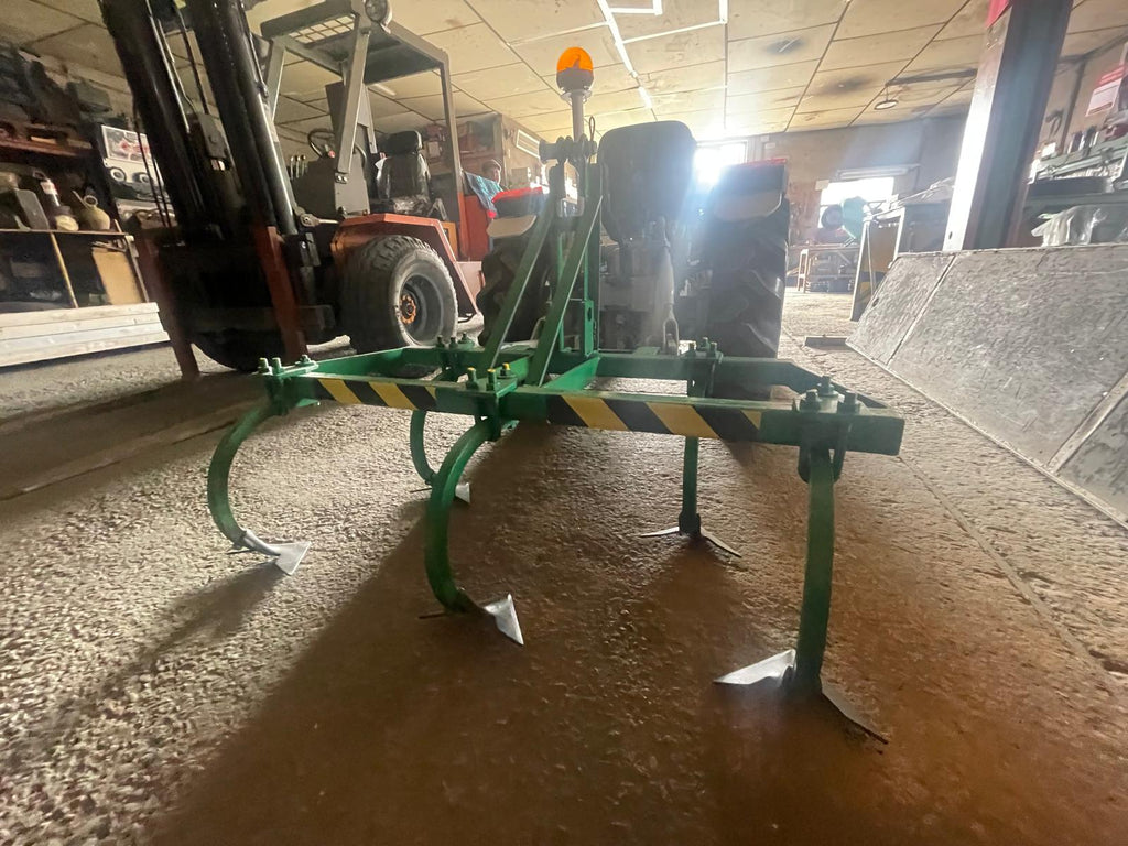 Pack tractor EBRO A30L 4x4 restaurado + cultivador 5 brazos