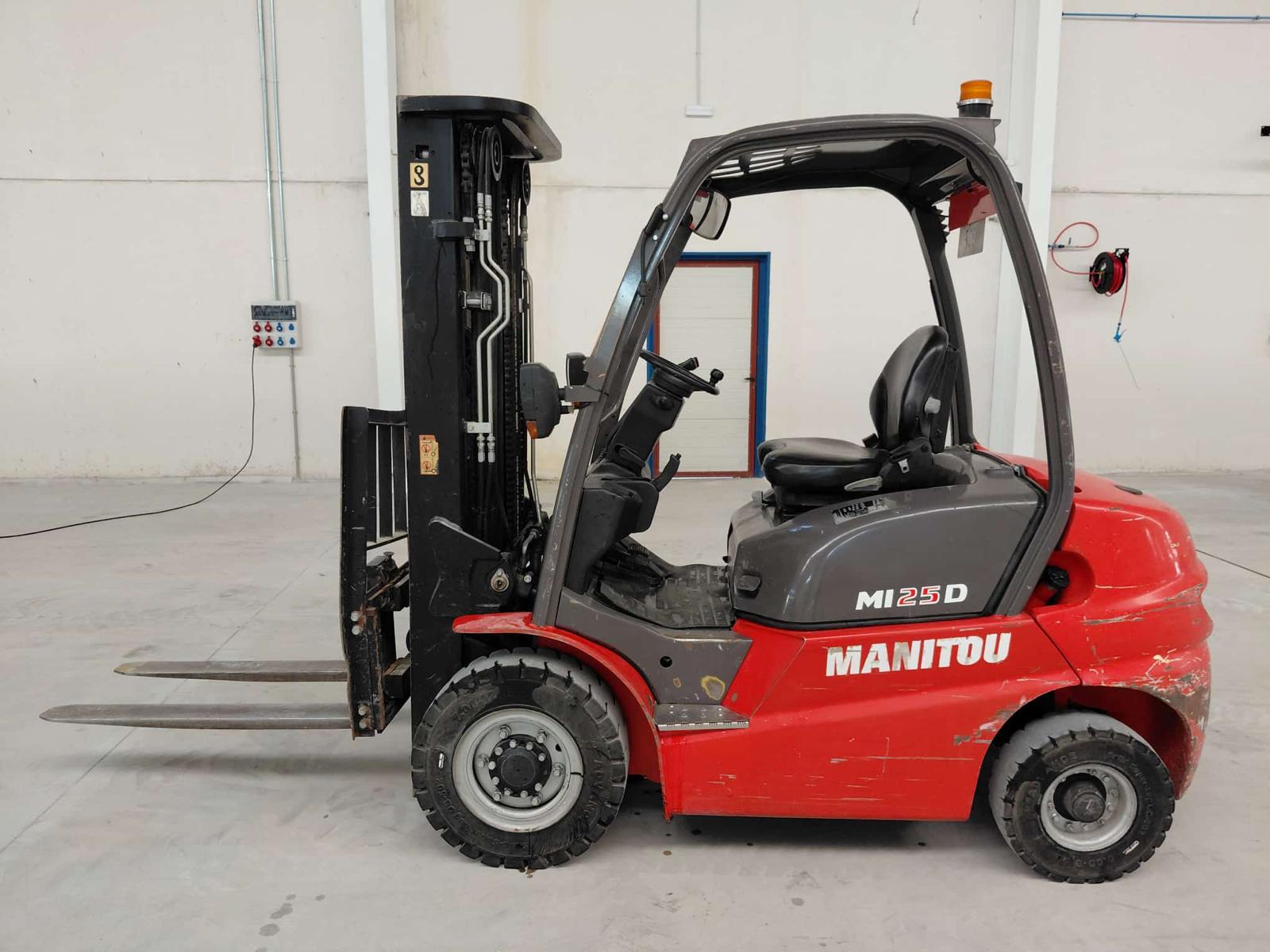 Carretilla Retráctil Manitou MI25D 2.5T Diésel 2018 – Motor Yanmar – Toledo