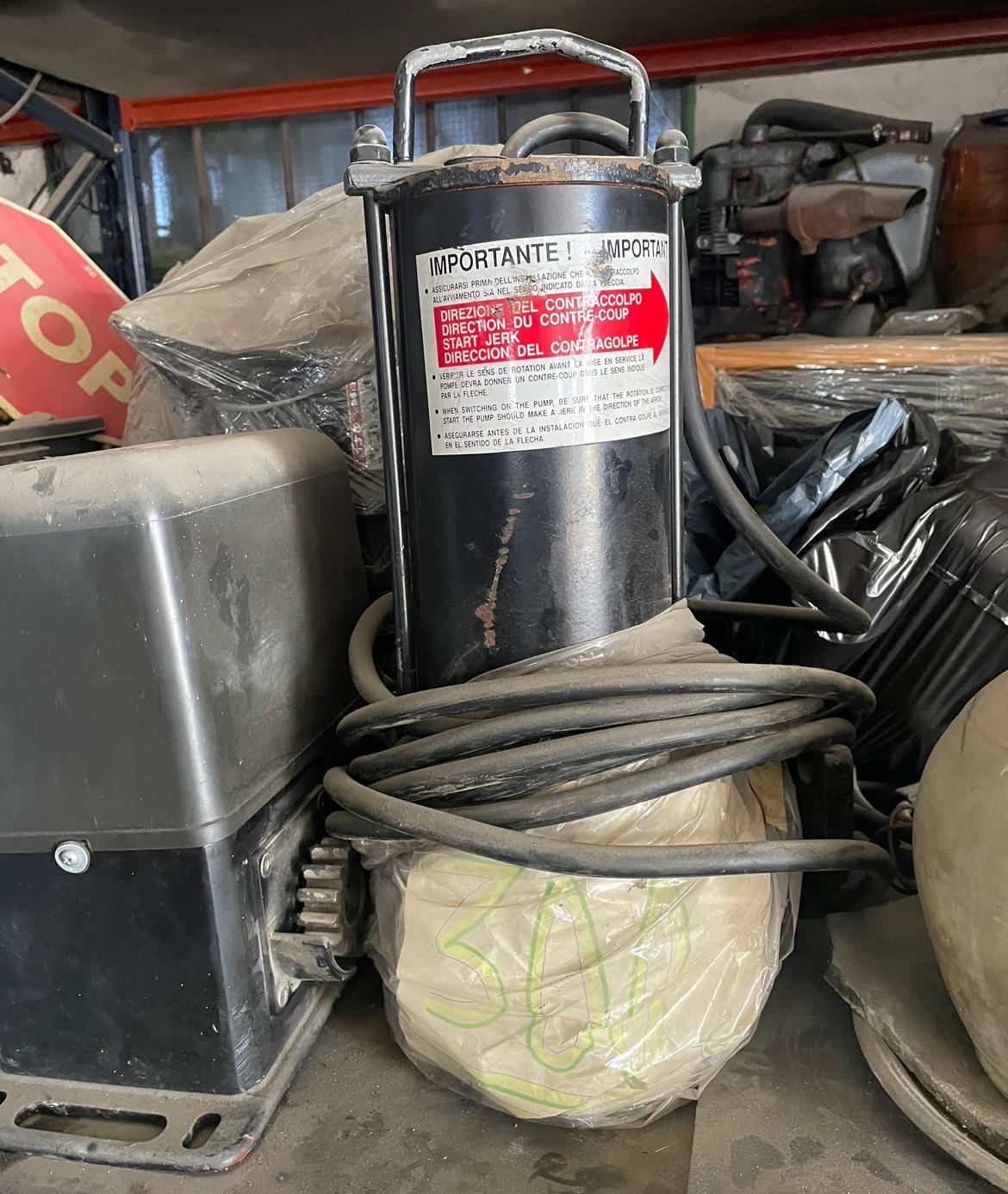 Bomba sumergible industrial con cable