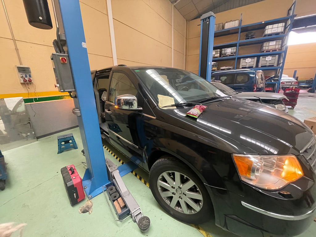 Chrysler Grand Voyager monovolumen premium 7 plazas interior beige