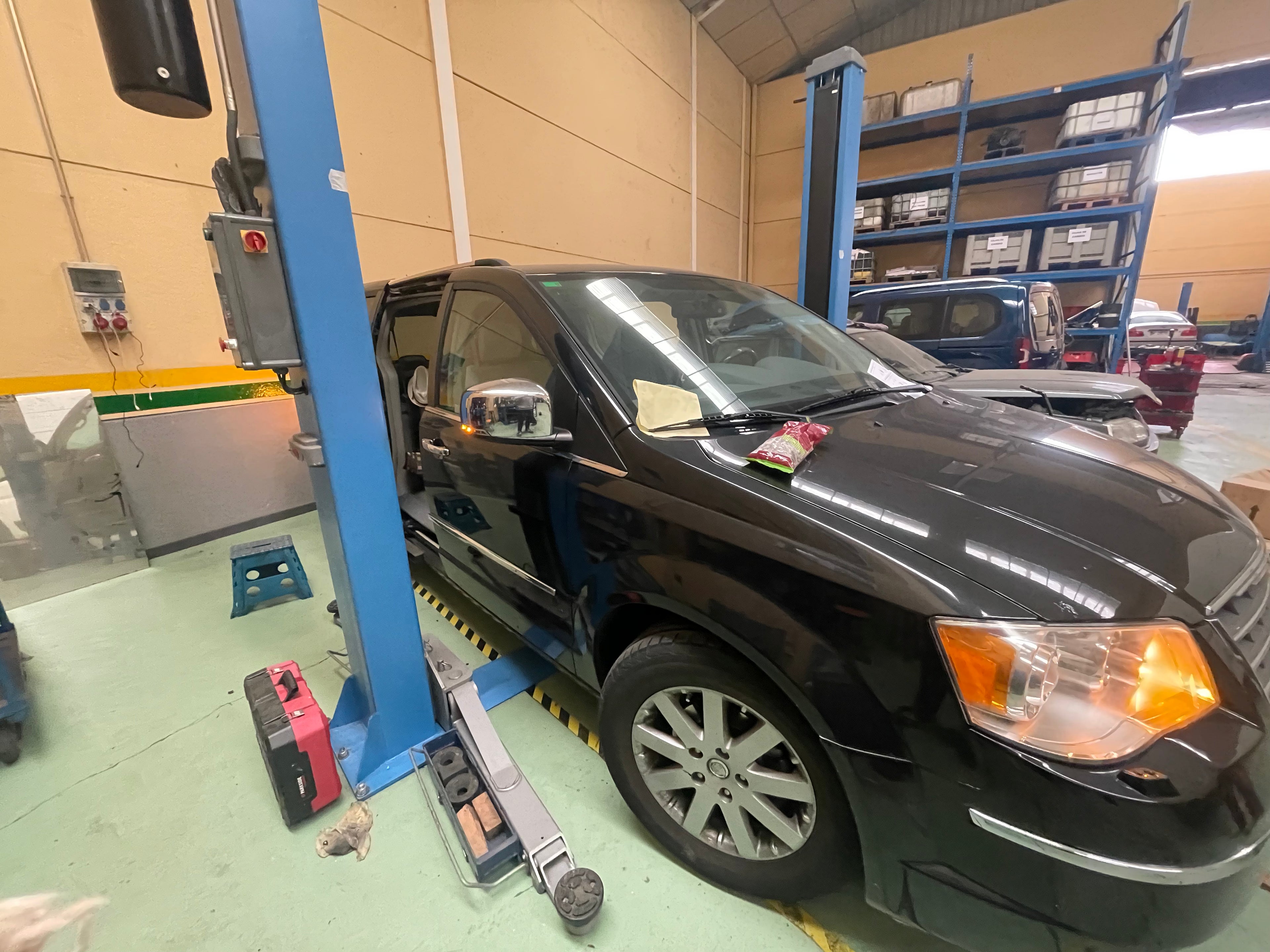 Chrysler Grand Voyager monovolumen premium 7 plazas interior beige