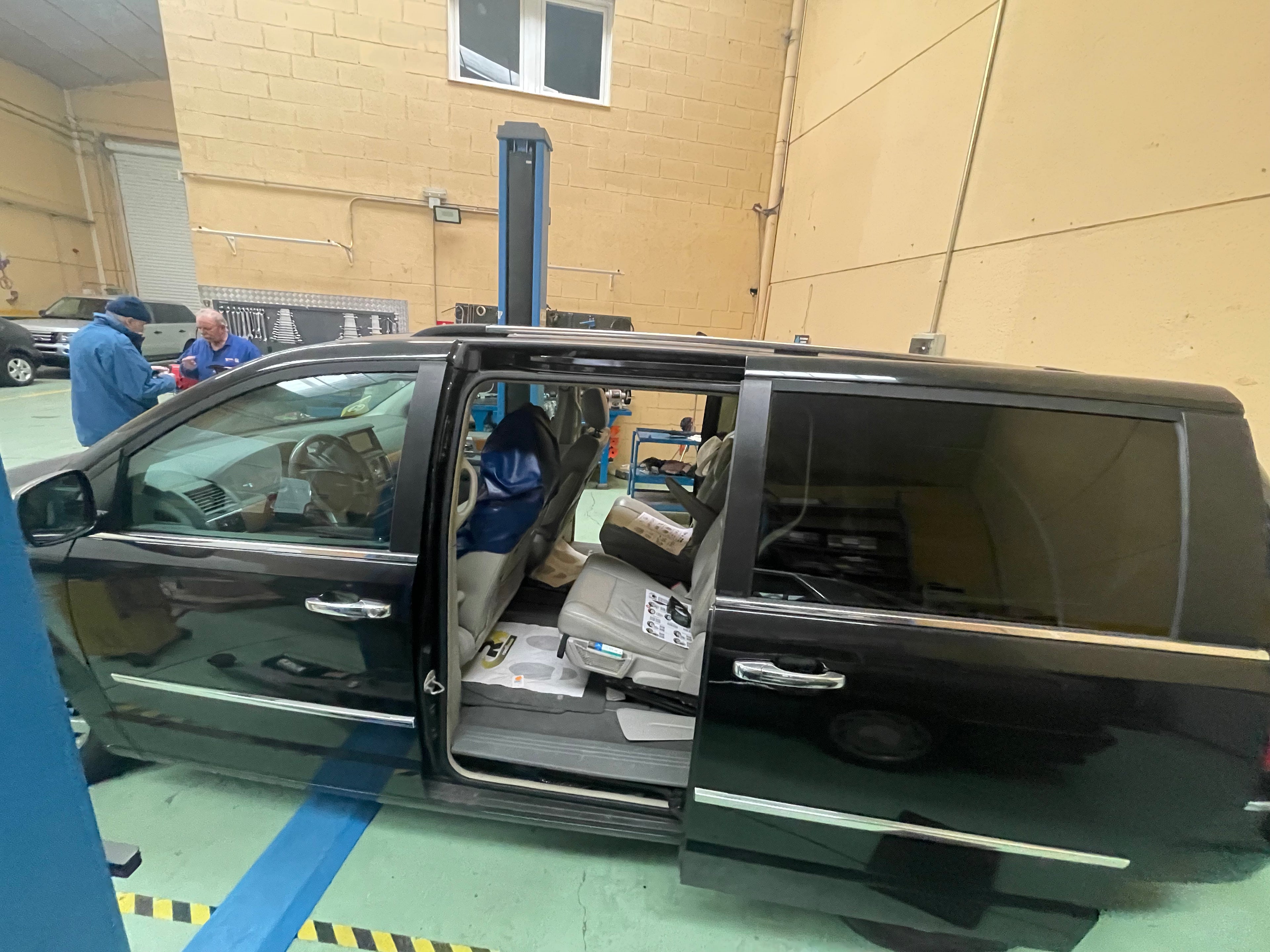 Chrysler Grand Voyager monovolumen premium 7 plazas interior beige