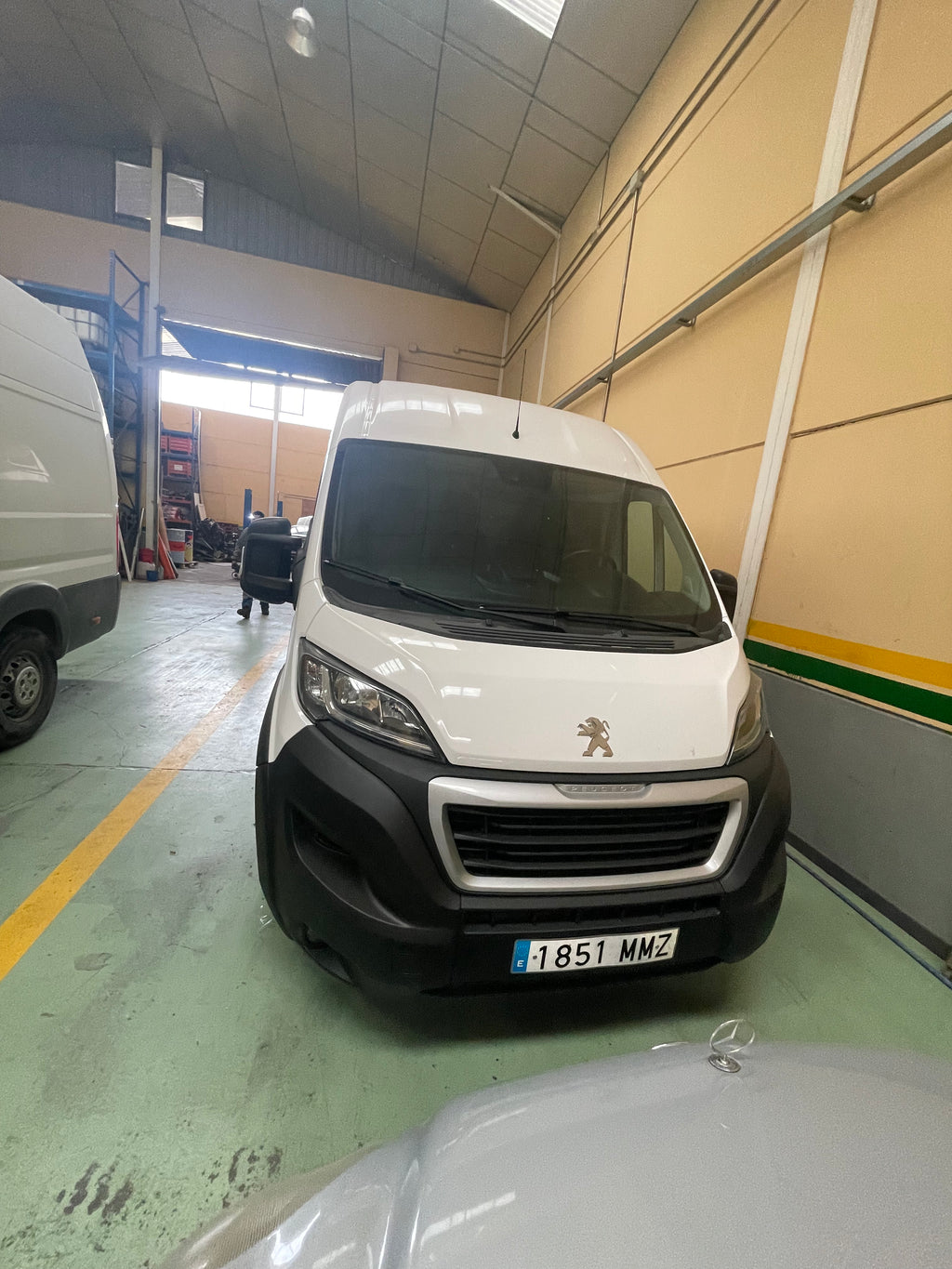 Peugeot Boxer furgón techo alto 87.000 km gran capacidad de carga