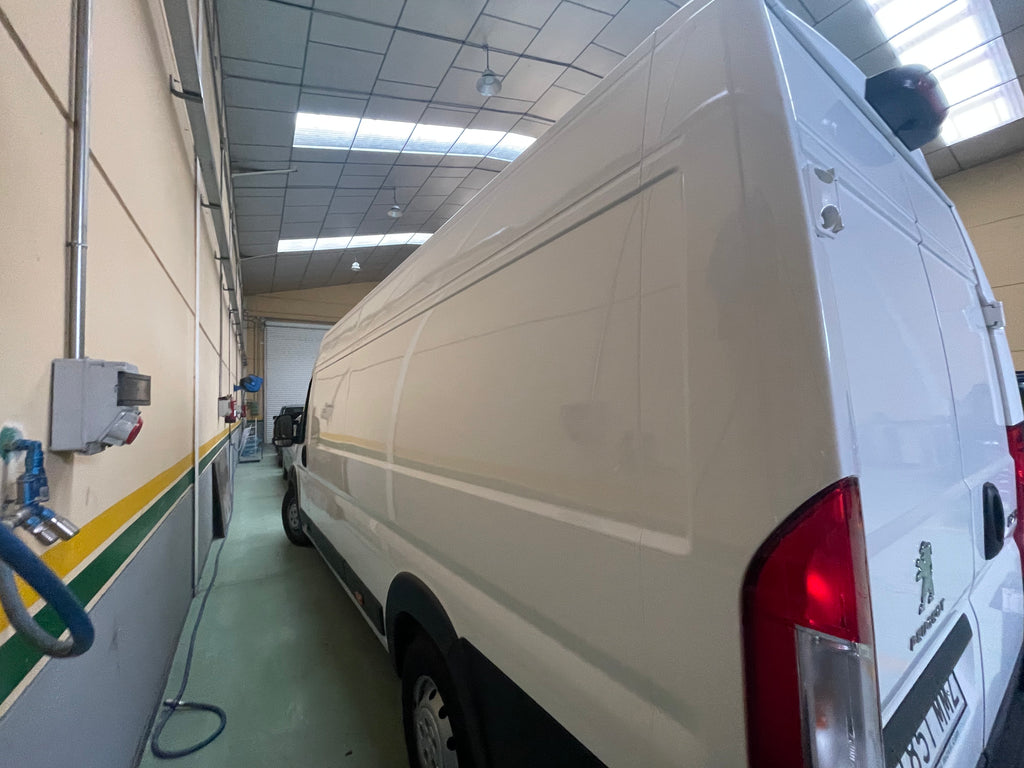 Peugeot Boxer furgón techo alto 87.000 km gran capacidad de carga