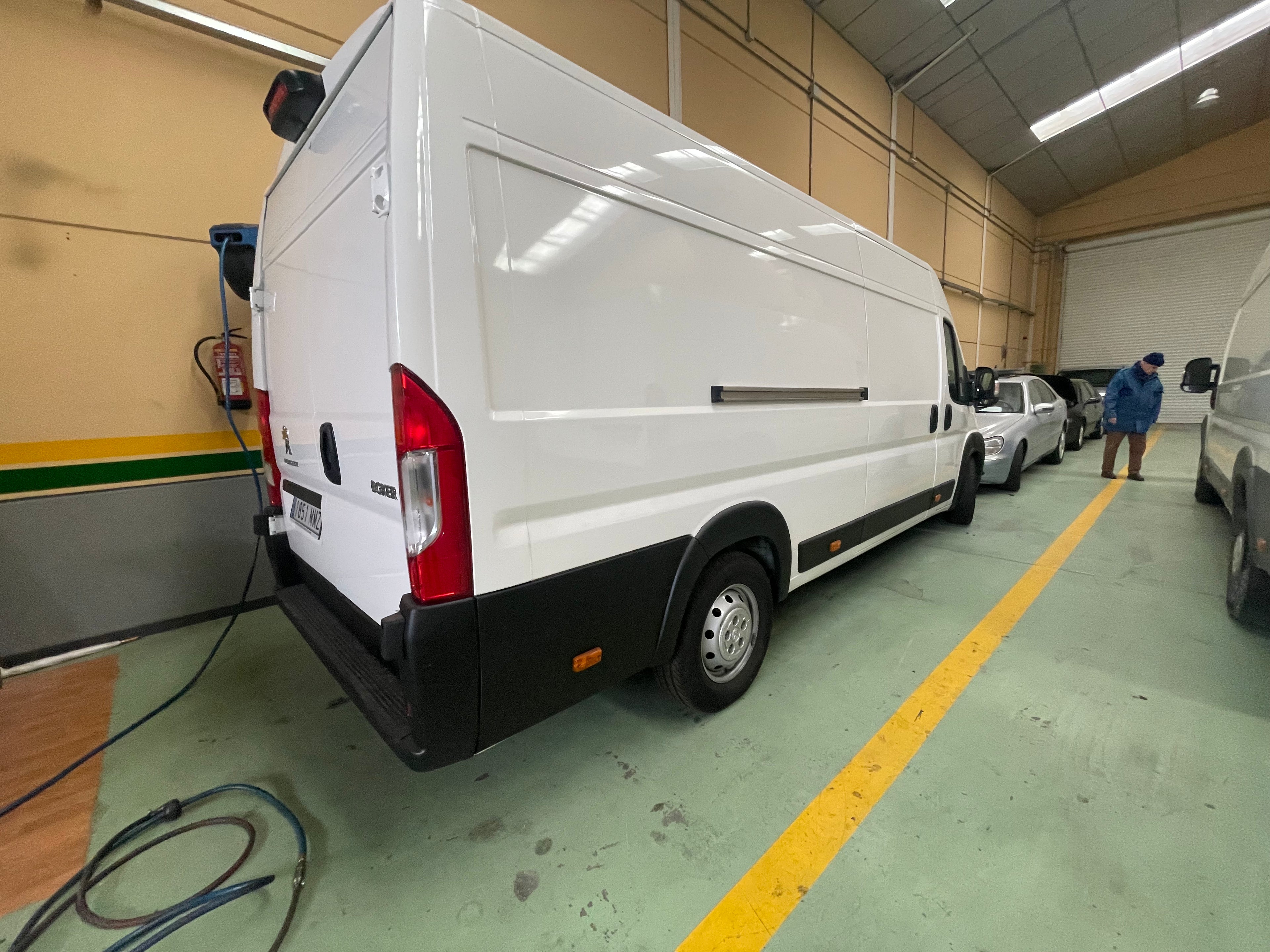 Peugeot Boxer furgón techo alto 87.000 km gran capacidad de carga