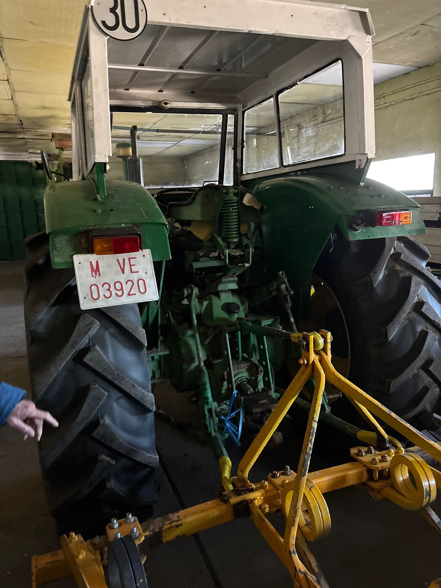 Tractor John Deere 2135 con cabina