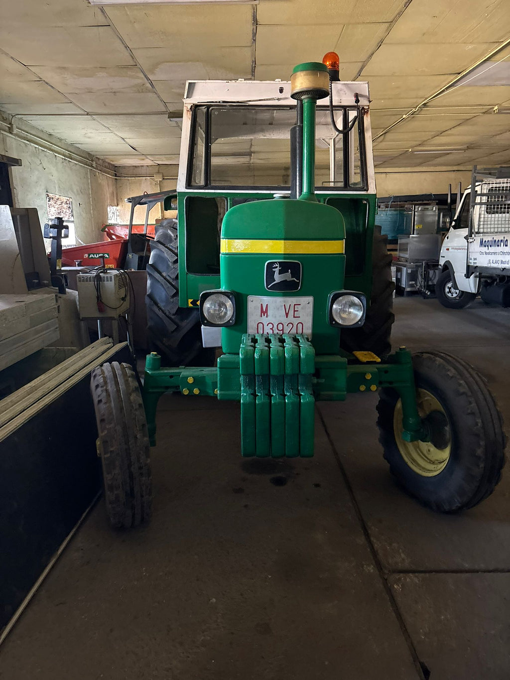 Tractor John Deere 2135 con cabina
