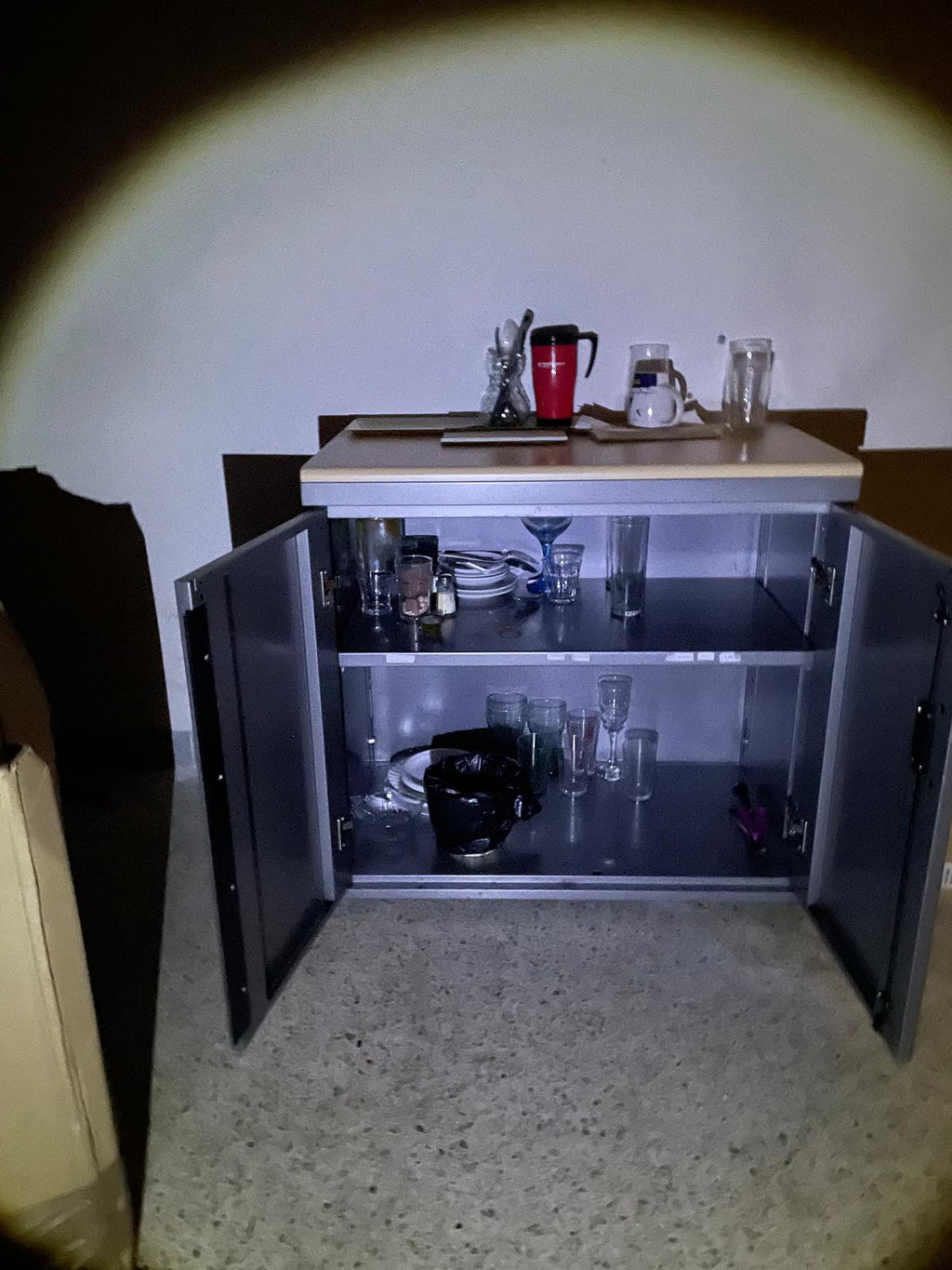Mueble Auxiliar Metálico con Encimera – 2 Puertas y 2 Estantes