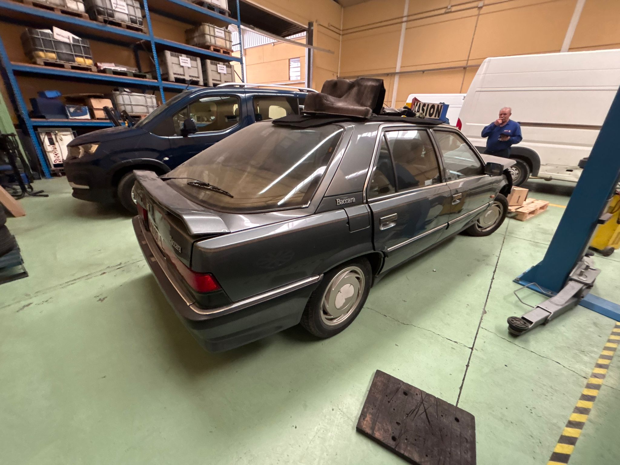 Renault 25 V6 Baccara clásico años 90