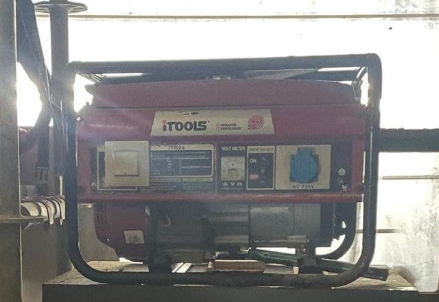Generador eléctrico iTools ITG25 2500W con voltímetro digital