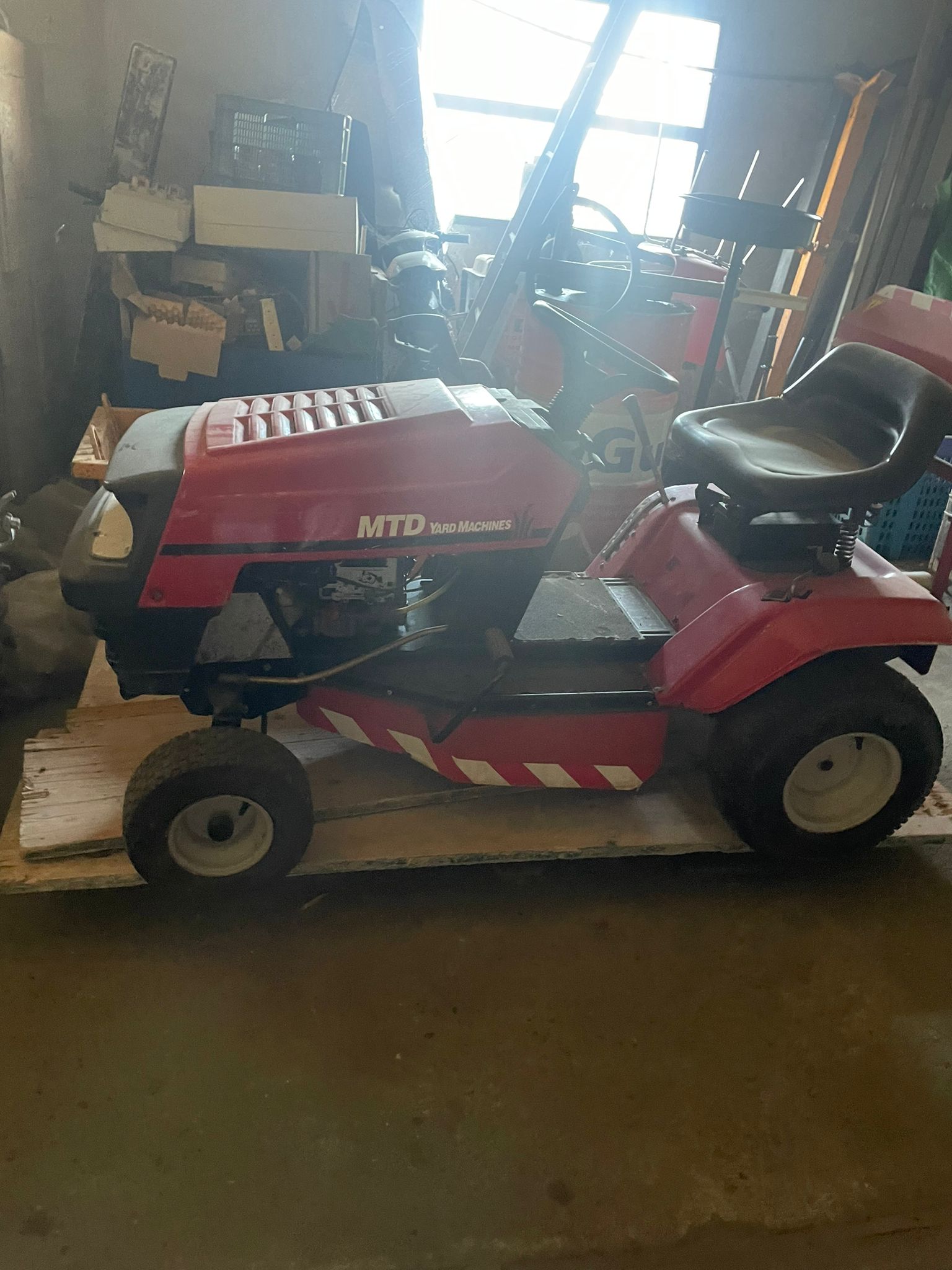 Tractor cortacésped MTD Yard Machines profesional para jardines grandes