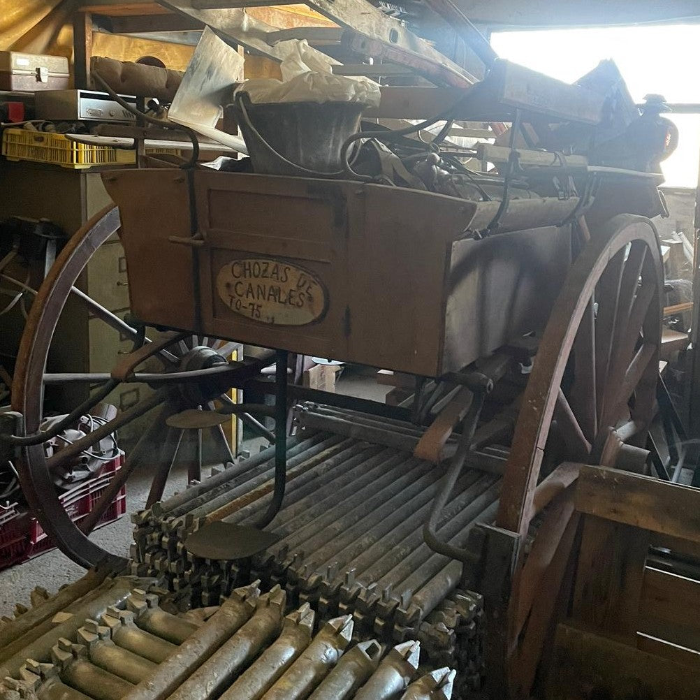 Carro de madera antiguo Chozas y Canales
